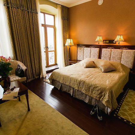 Allureinn Hotel And Spa 切尔诺夫策 外观 照片
