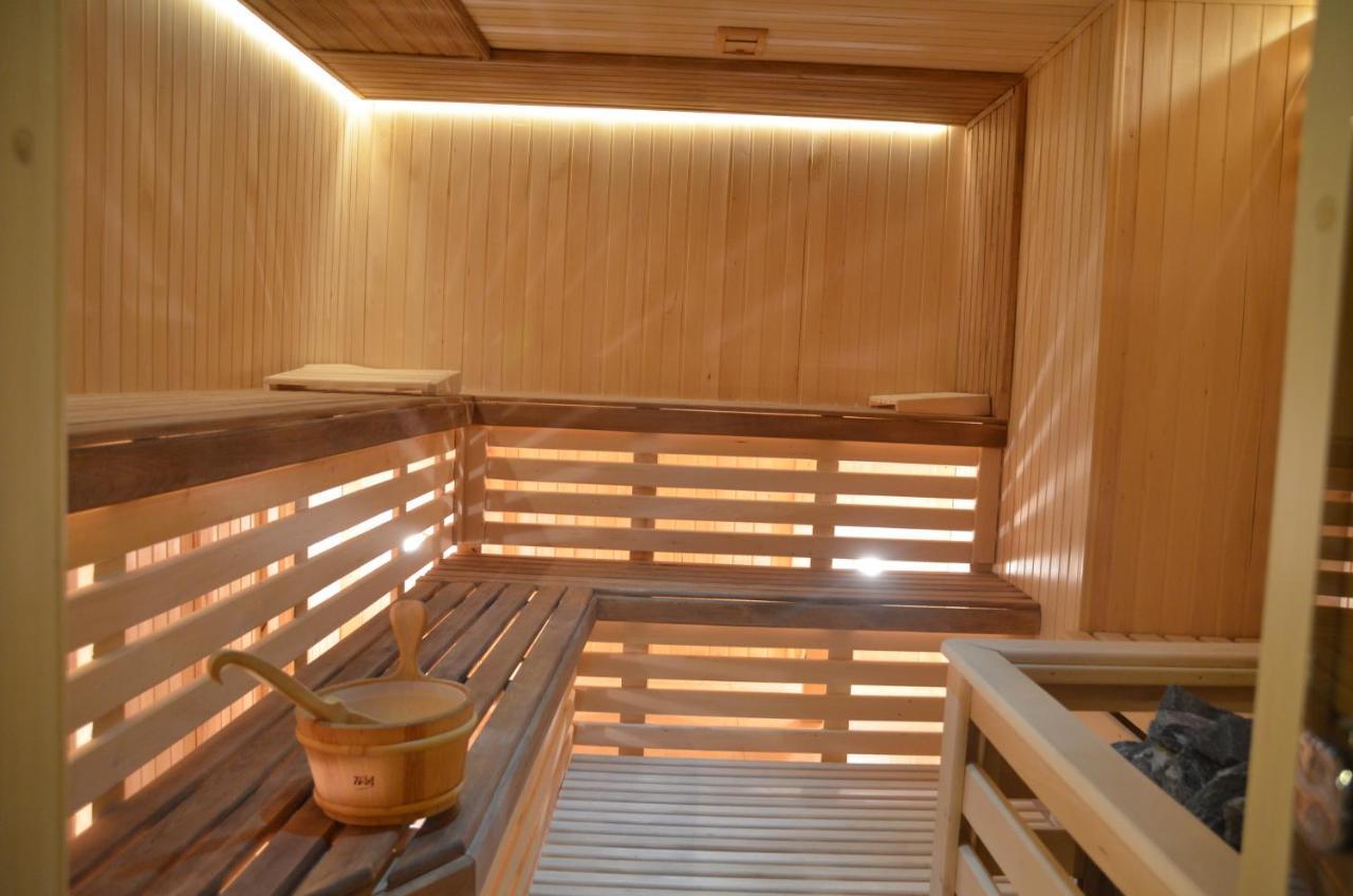 Allureinn Hotel And Spa 切尔诺夫策 外观 照片