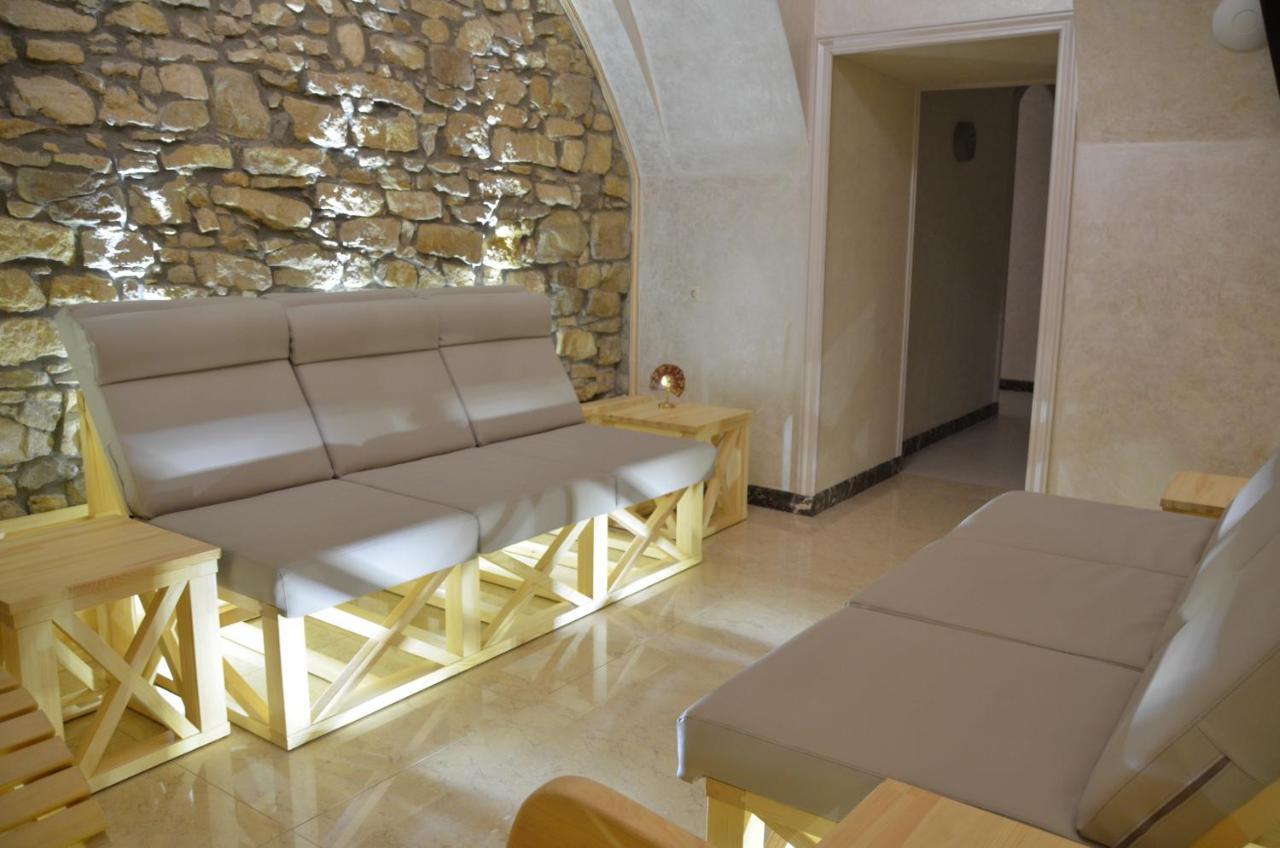 Allureinn Hotel And Spa 切尔诺夫策 外观 照片