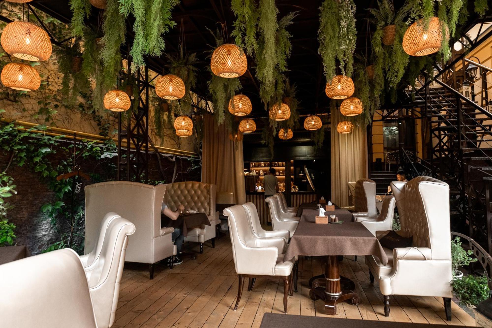 Allureinn Hotel And Spa 切尔诺夫策 外观 照片