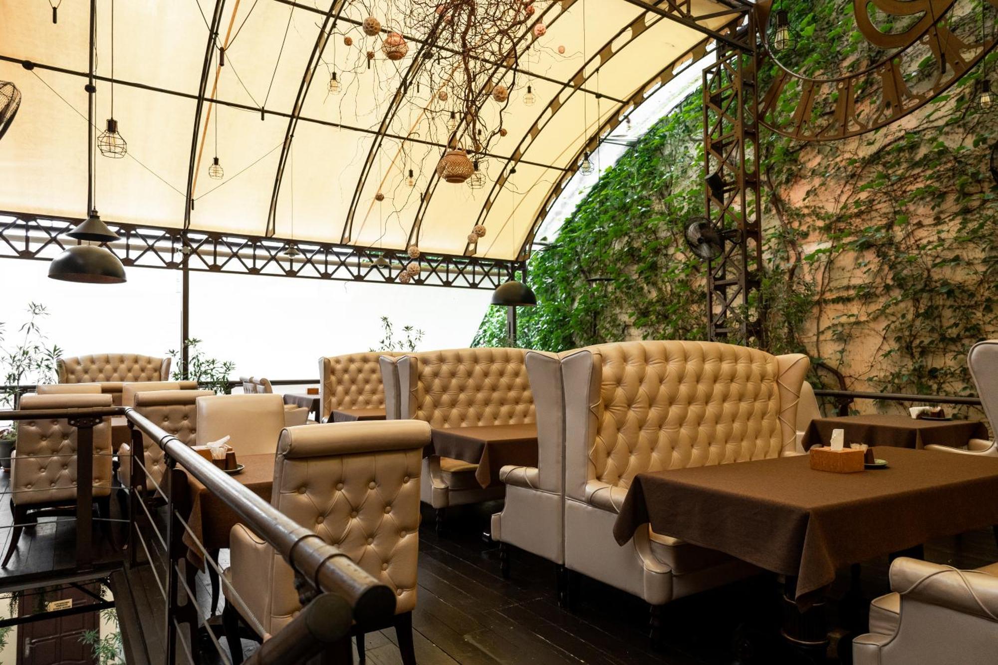 Allureinn Hotel And Spa 切尔诺夫策 外观 照片