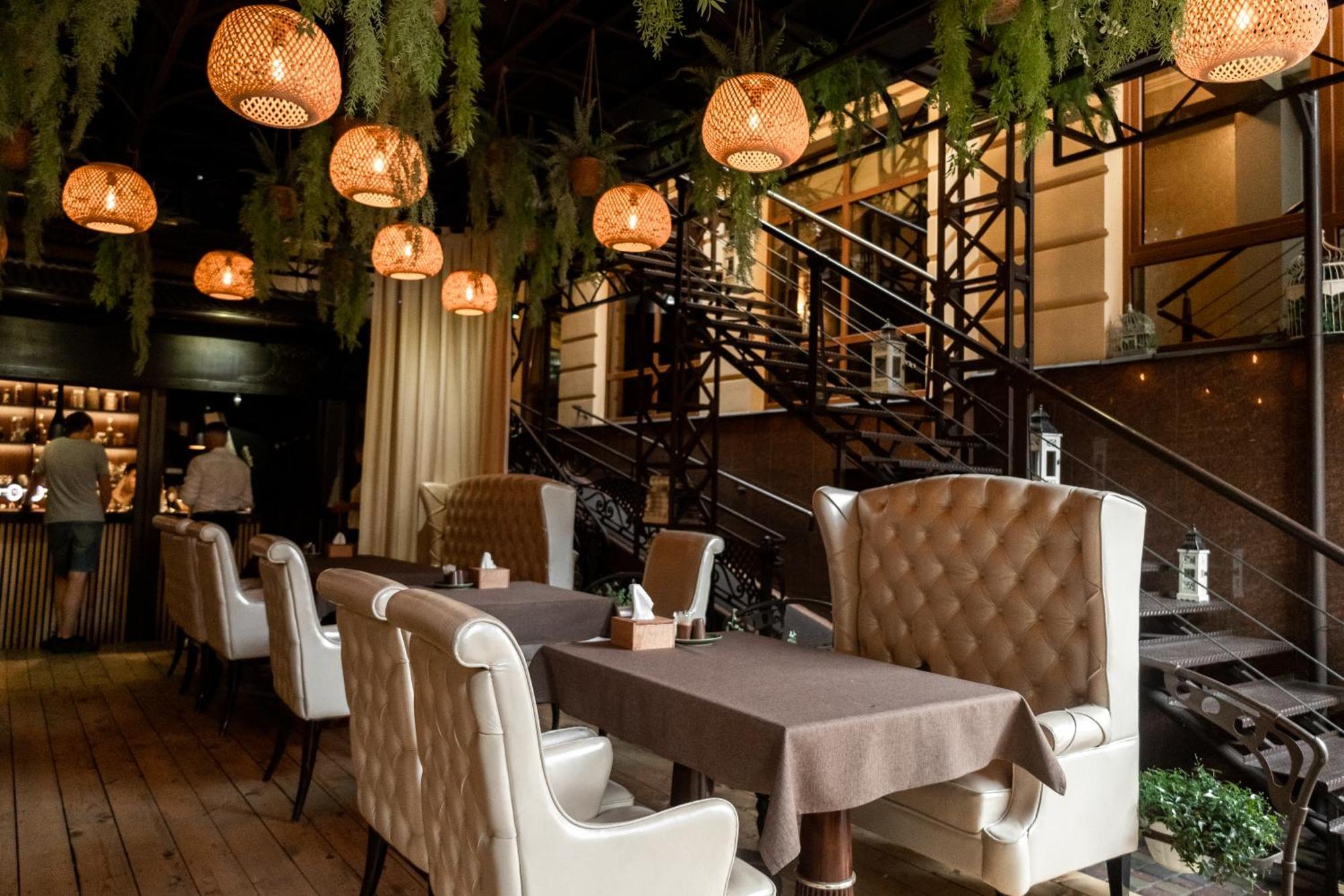 Allureinn Hotel And Spa 切尔诺夫策 外观 照片