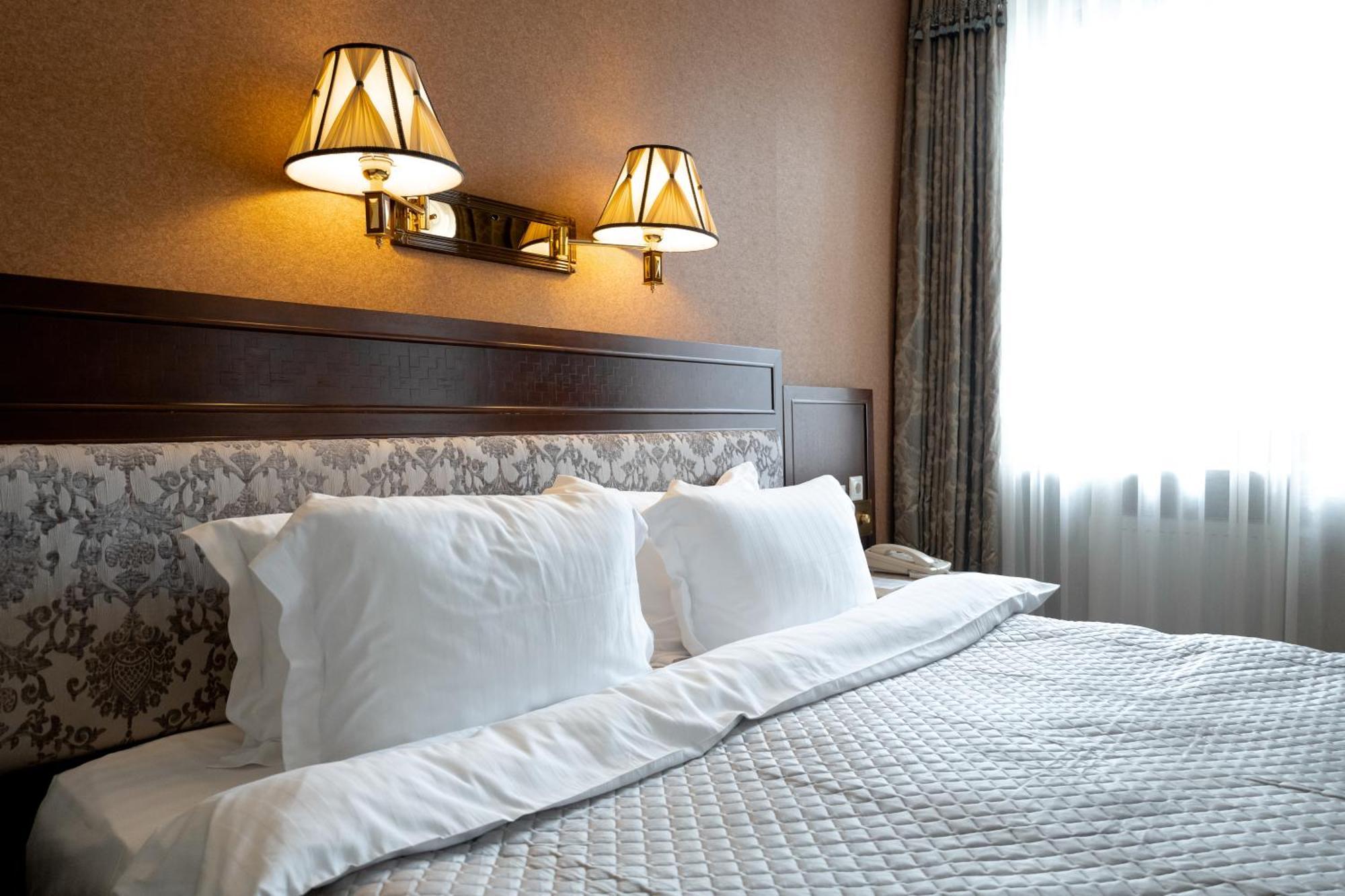 Allureinn Hotel And Spa 切尔诺夫策 外观 照片