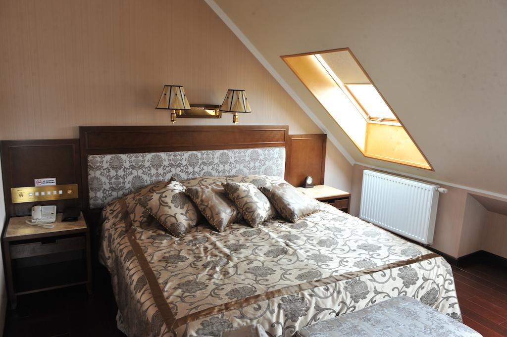 Allureinn Hotel And Spa 切尔诺夫策 外观 照片