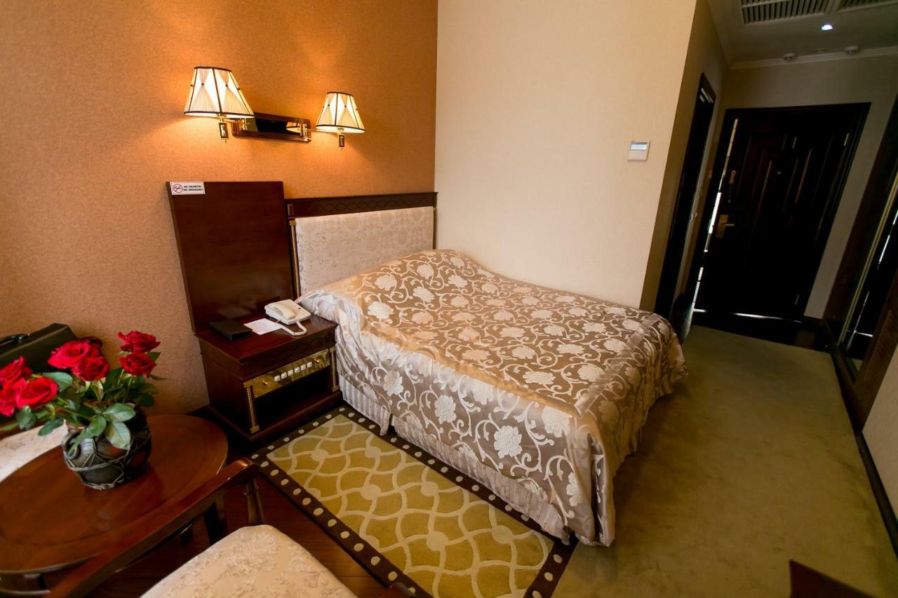 Allureinn Hotel And Spa 切尔诺夫策 外观 照片