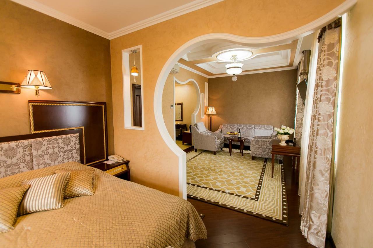 Allureinn Hotel And Spa 切尔诺夫策 外观 照片