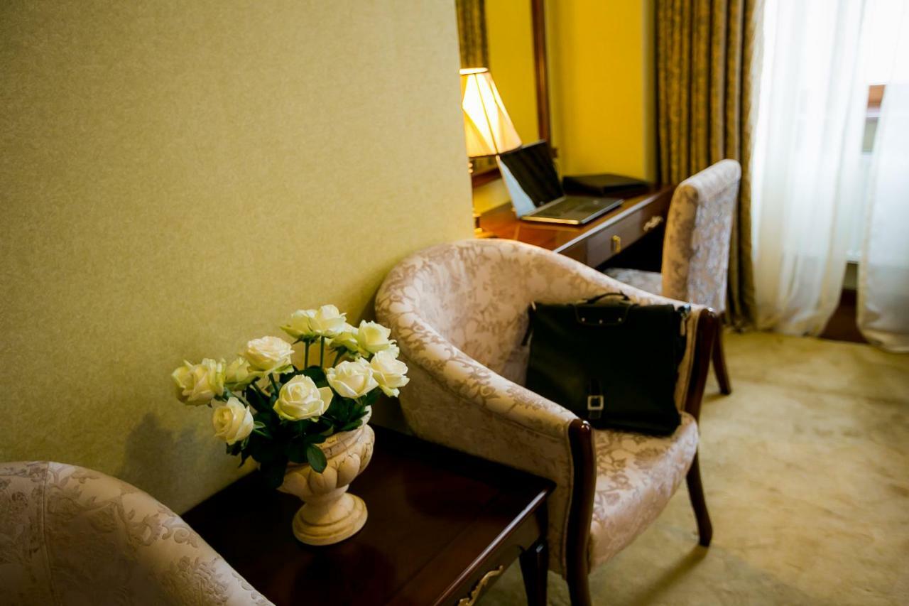 Allureinn Hotel And Spa 切尔诺夫策 外观 照片