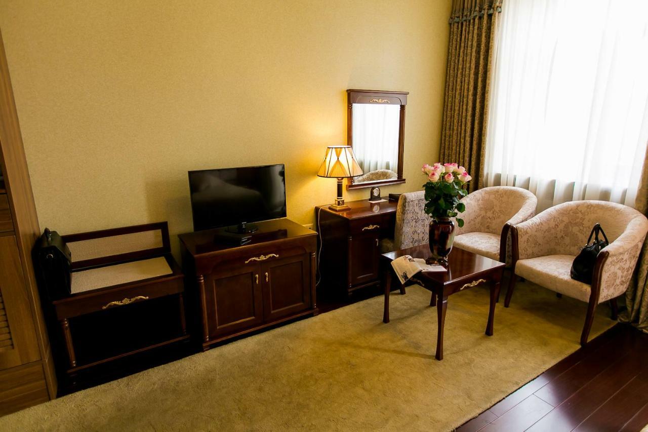Allureinn Hotel And Spa 切尔诺夫策 外观 照片