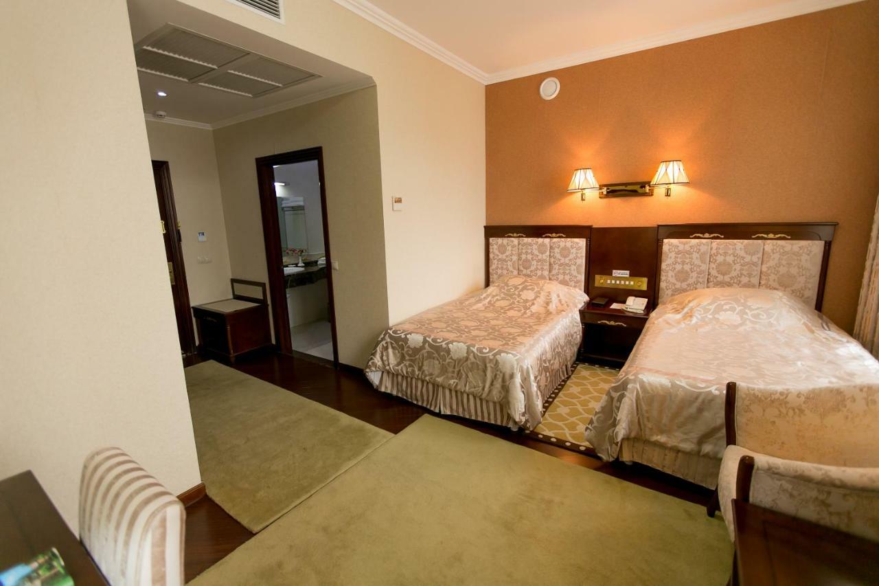 Allureinn Hotel And Spa 切尔诺夫策 外观 照片