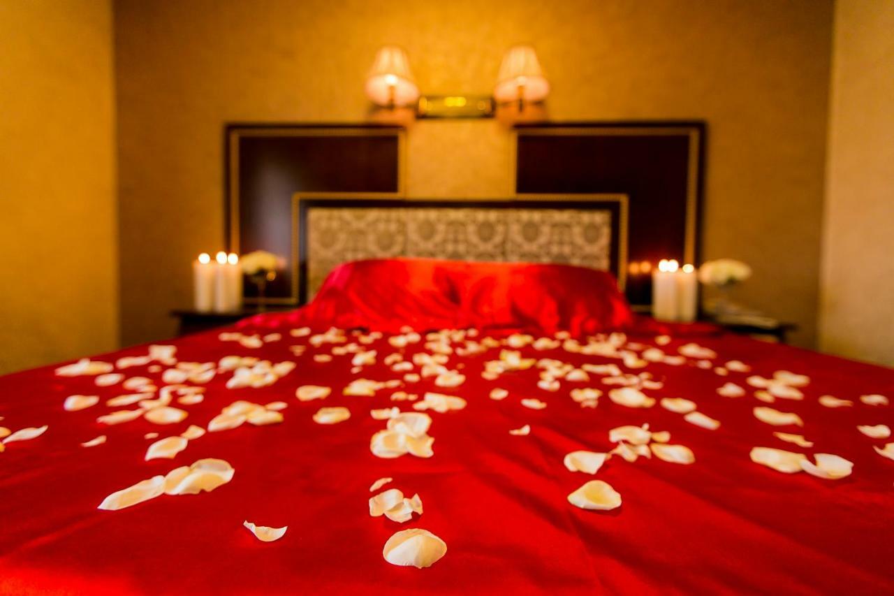 Allureinn Hotel And Spa 切尔诺夫策 外观 照片