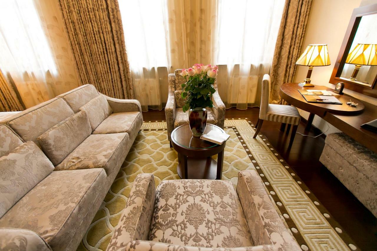 Allureinn Hotel And Spa 切尔诺夫策 外观 照片