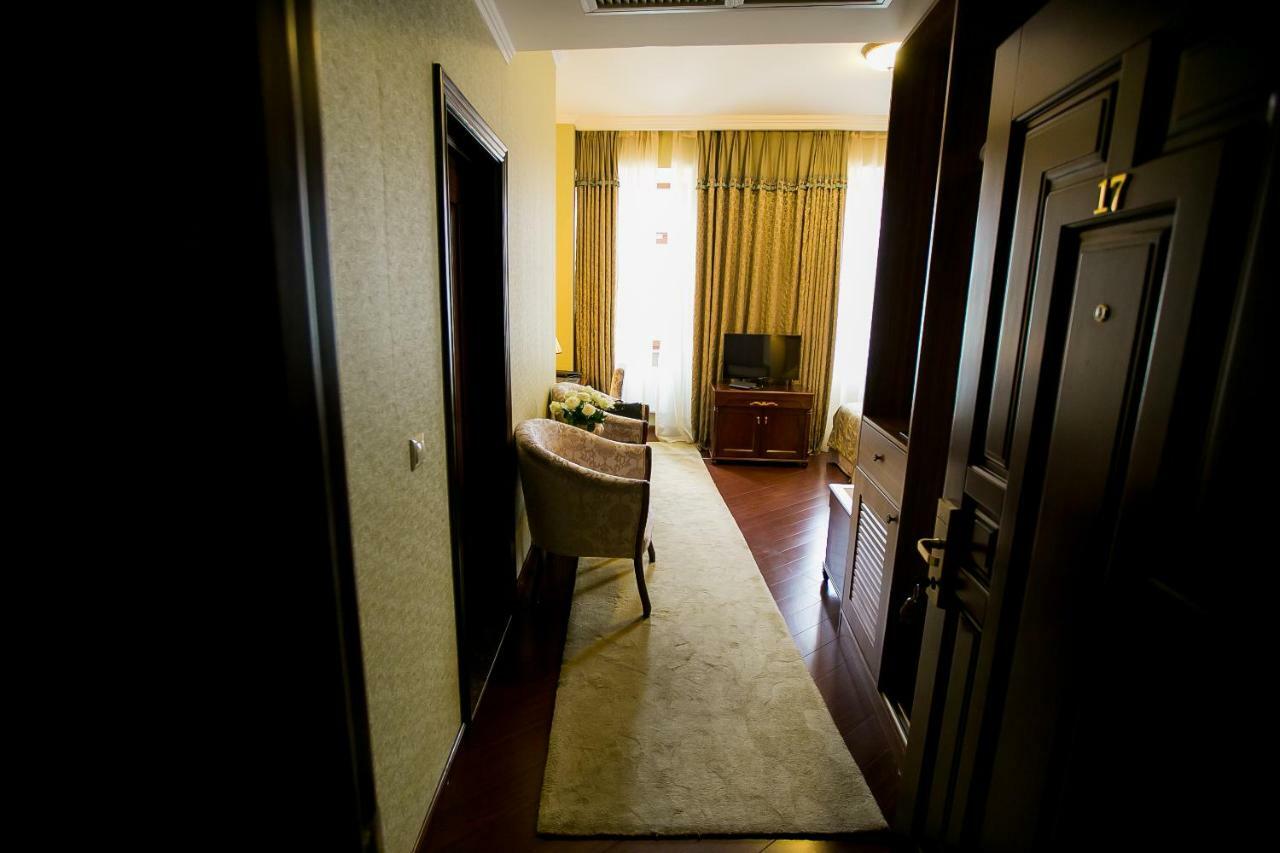 Allureinn Hotel And Spa 切尔诺夫策 外观 照片