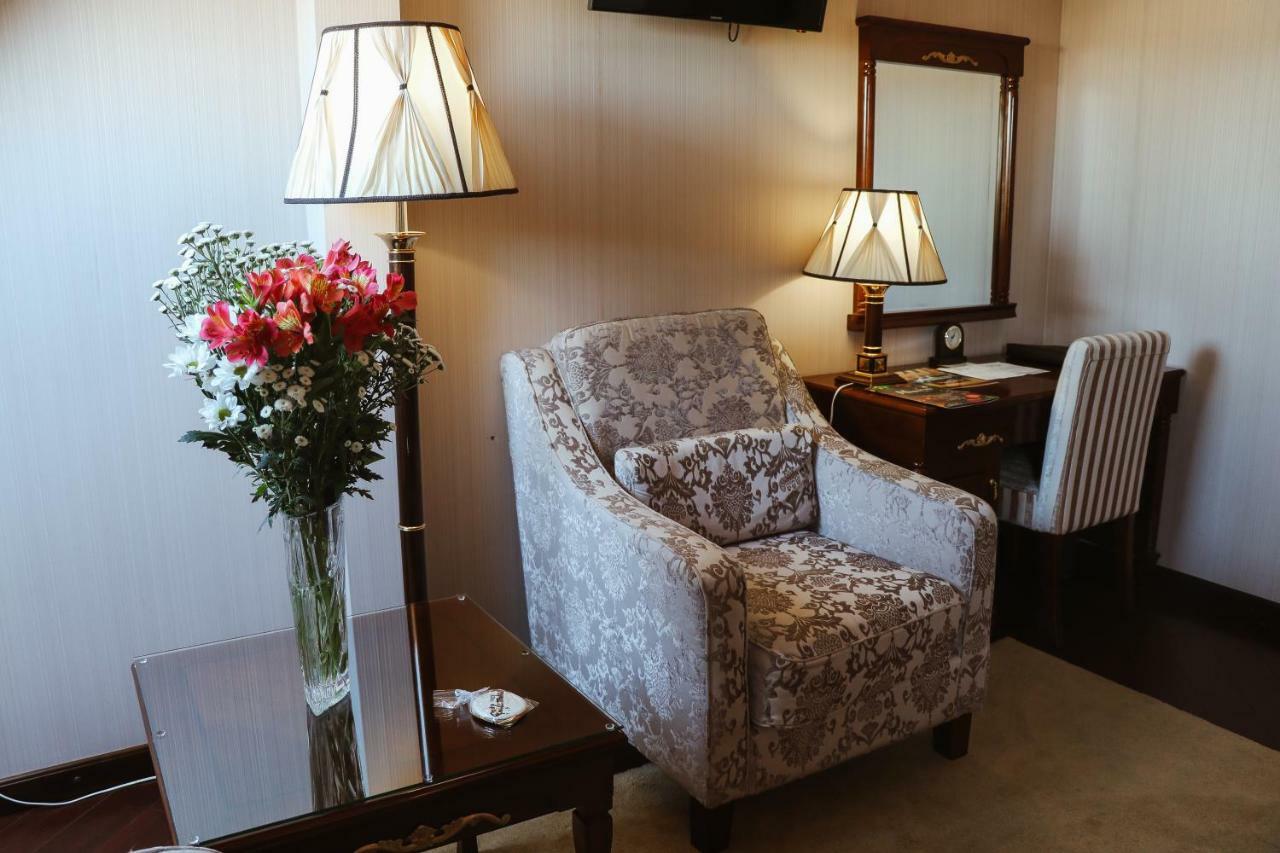 Allureinn Hotel And Spa 切尔诺夫策 外观 照片