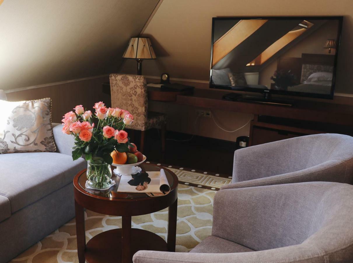 Allureinn Hotel And Spa 切尔诺夫策 外观 照片